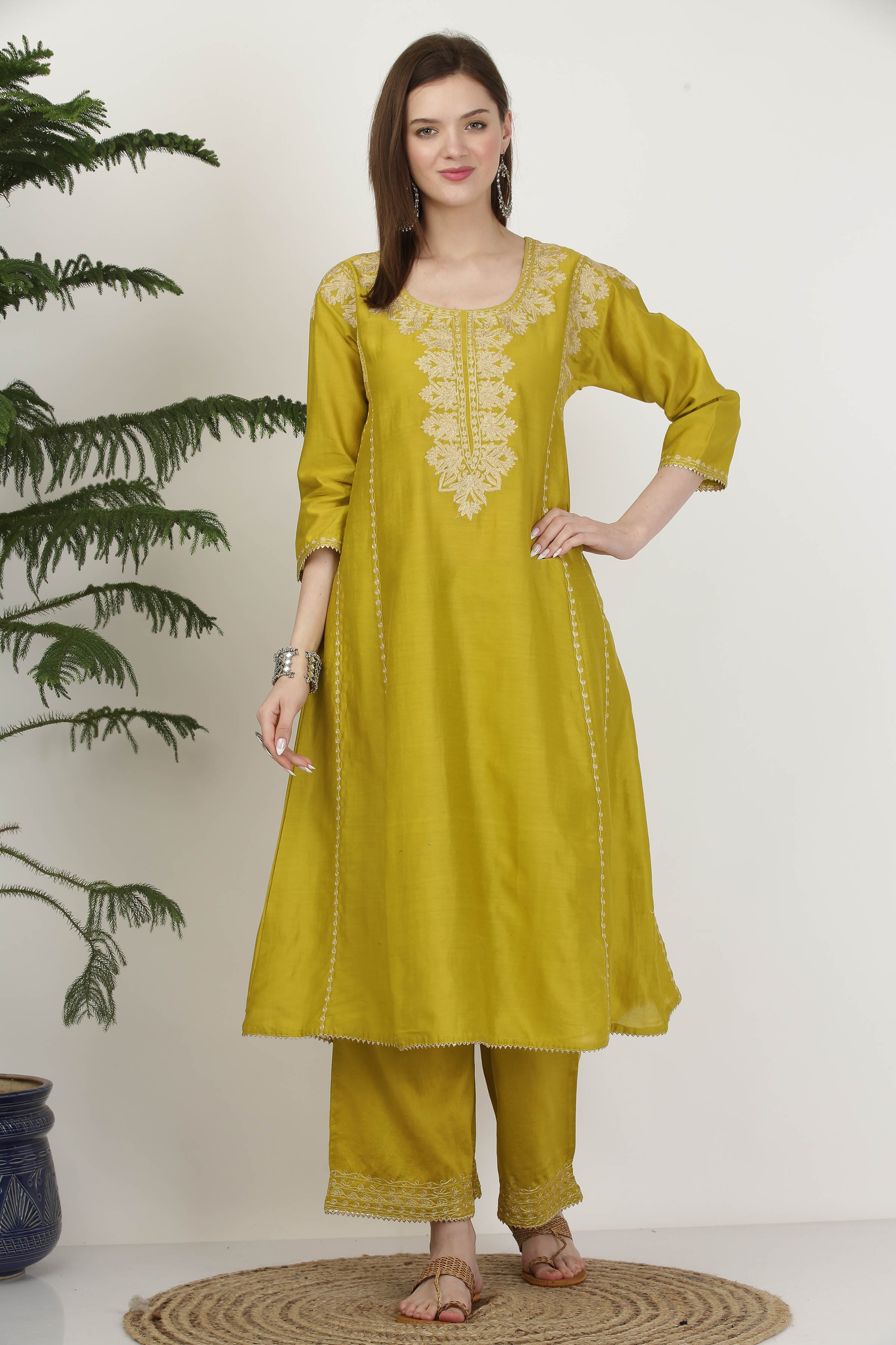 Kaanchie Nanggia Pure Silk Green Embroidery Kurta Pant (Set of 2)