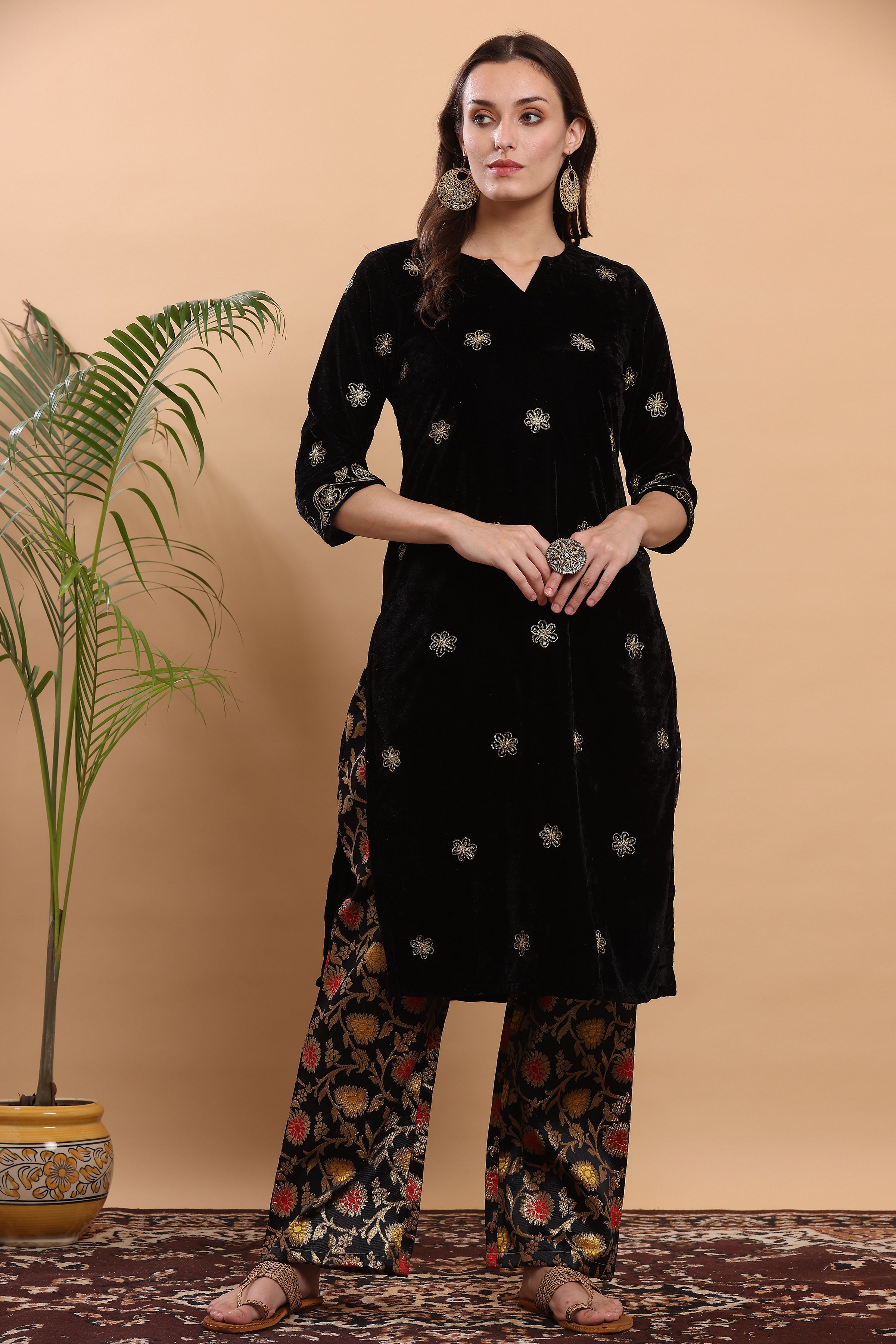 Kaanchie Nanggia Black Embroidered Kurta Pants (Set of 2)