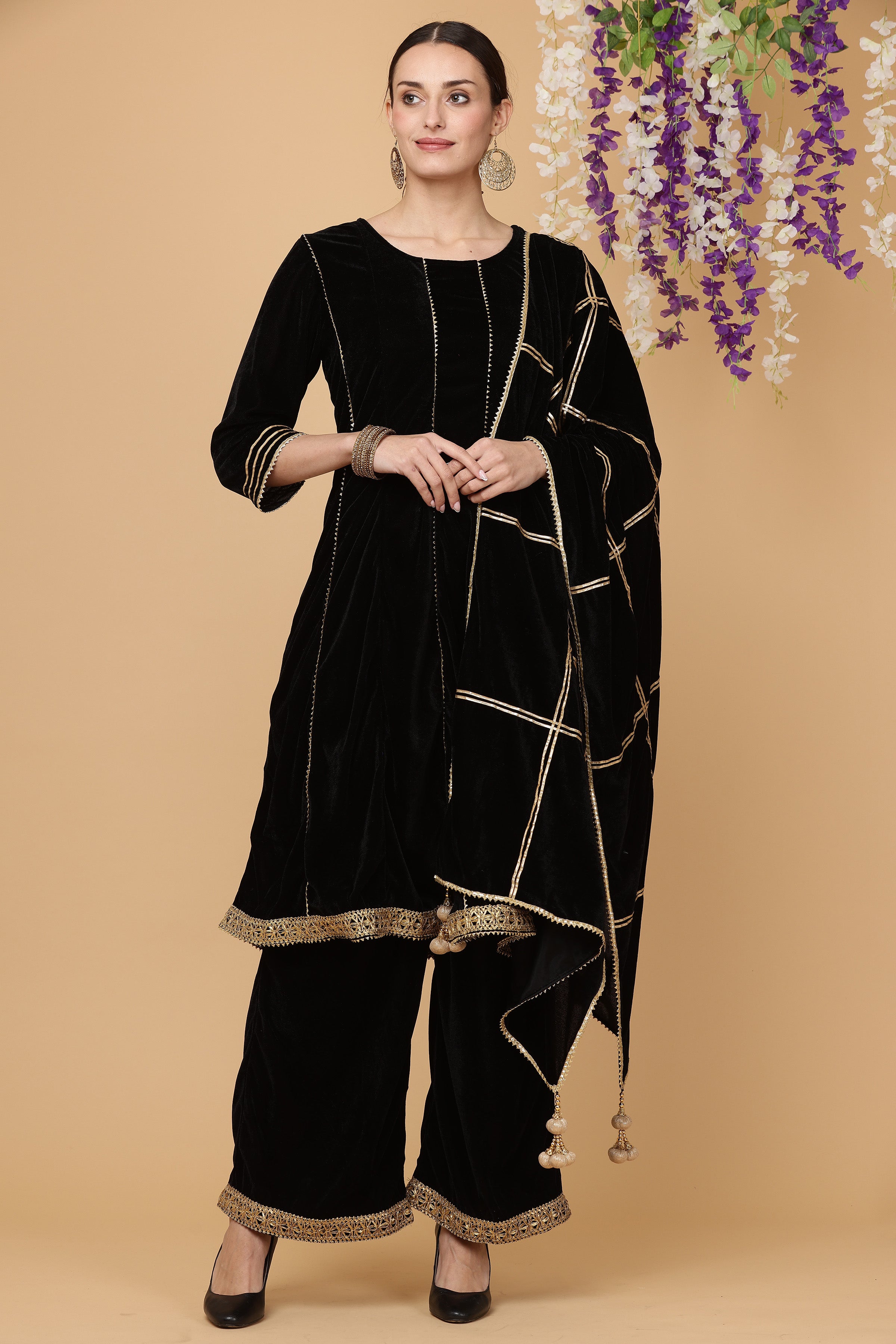 Kaanchie Nanggia Black kalidar kurta pallazo with dupatta