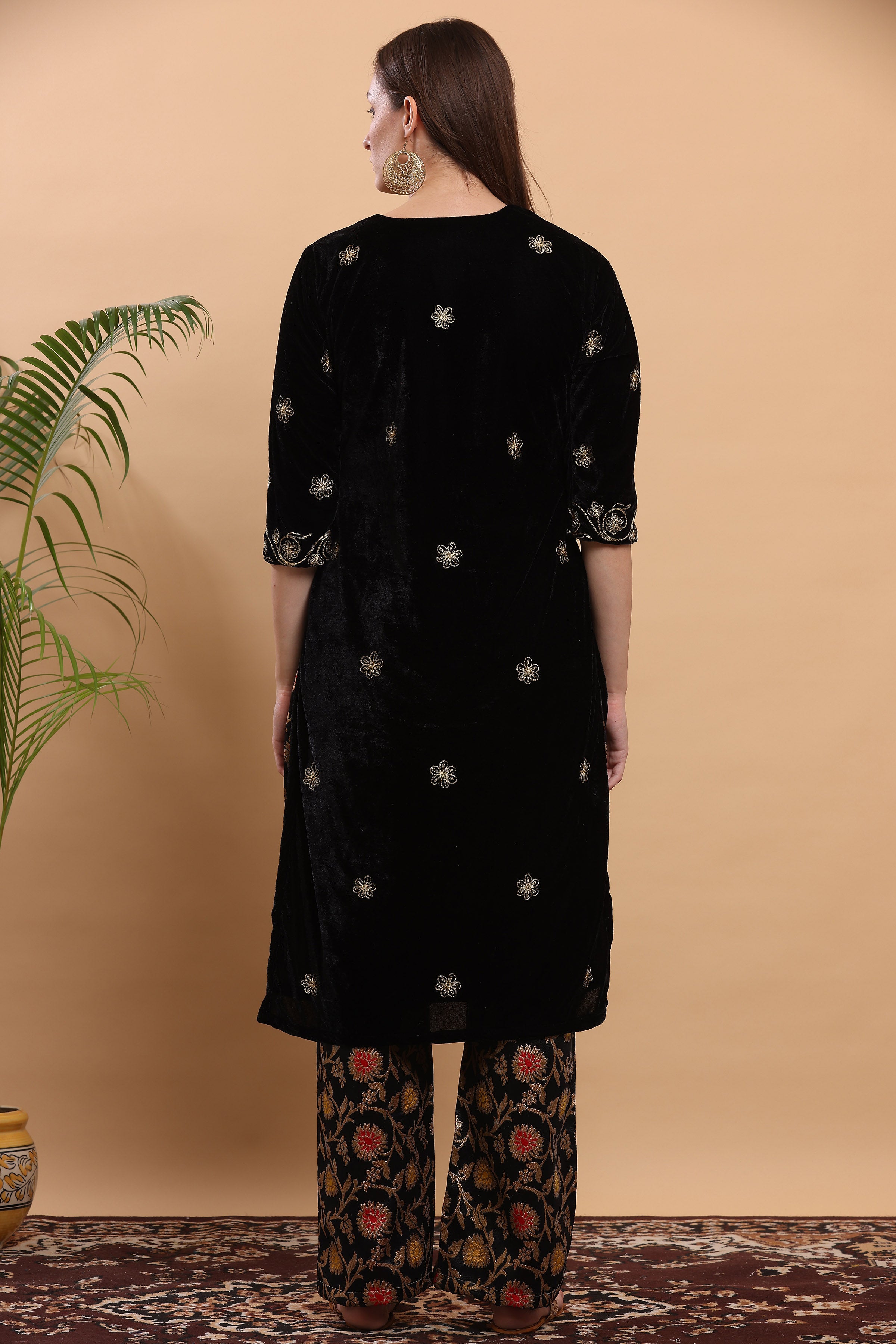 Kaanchie Nanggia Black Embroidered Kurta Pants (Set of 2)