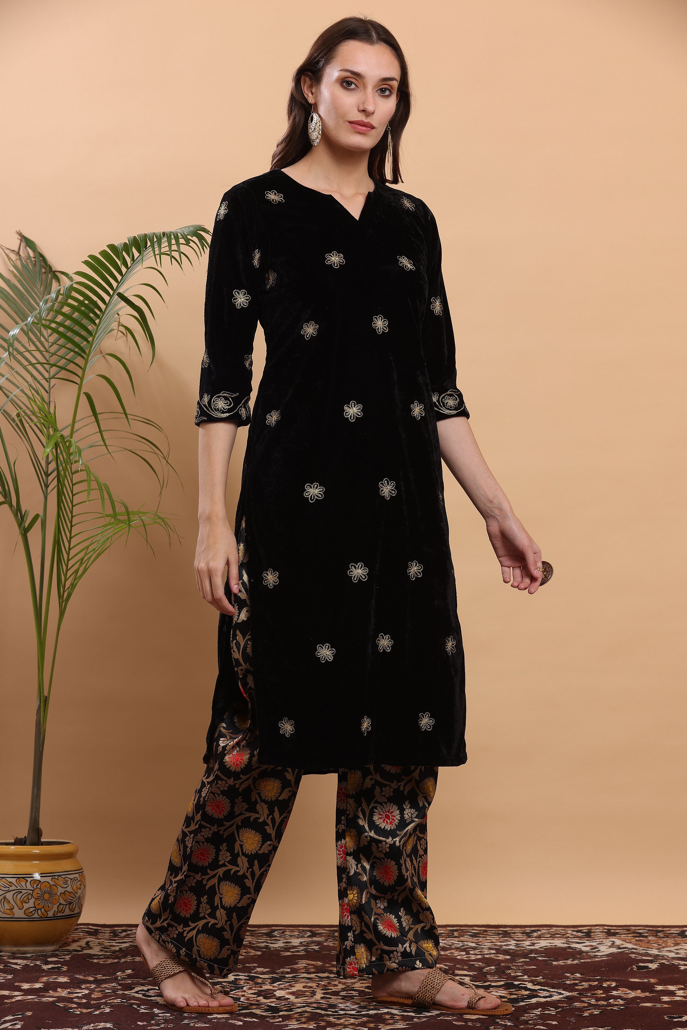 Kaanchie Nanggia Black Embroidered Kurta Pants (Set of 2)