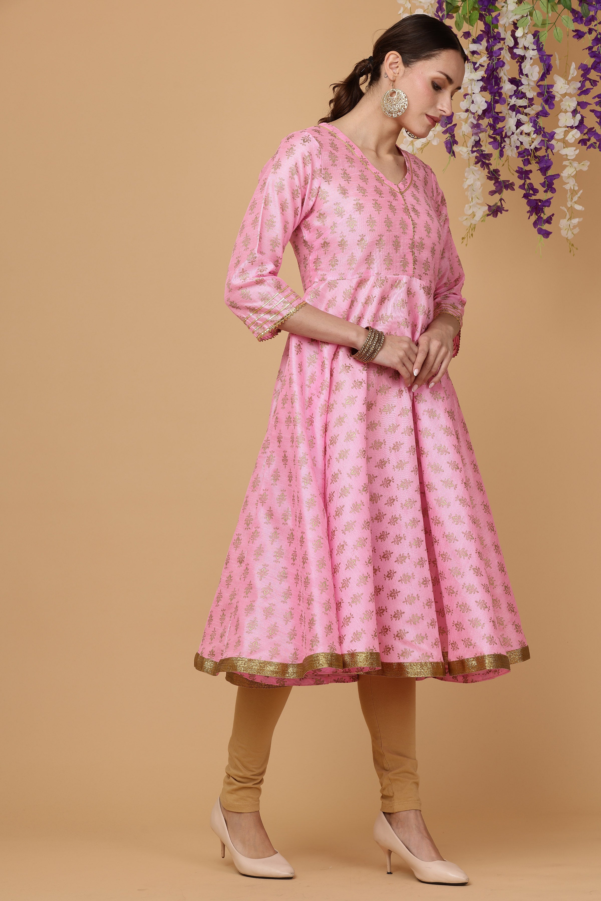 Kaanchie Nanggia Pink printed flayred kurta with chudidar