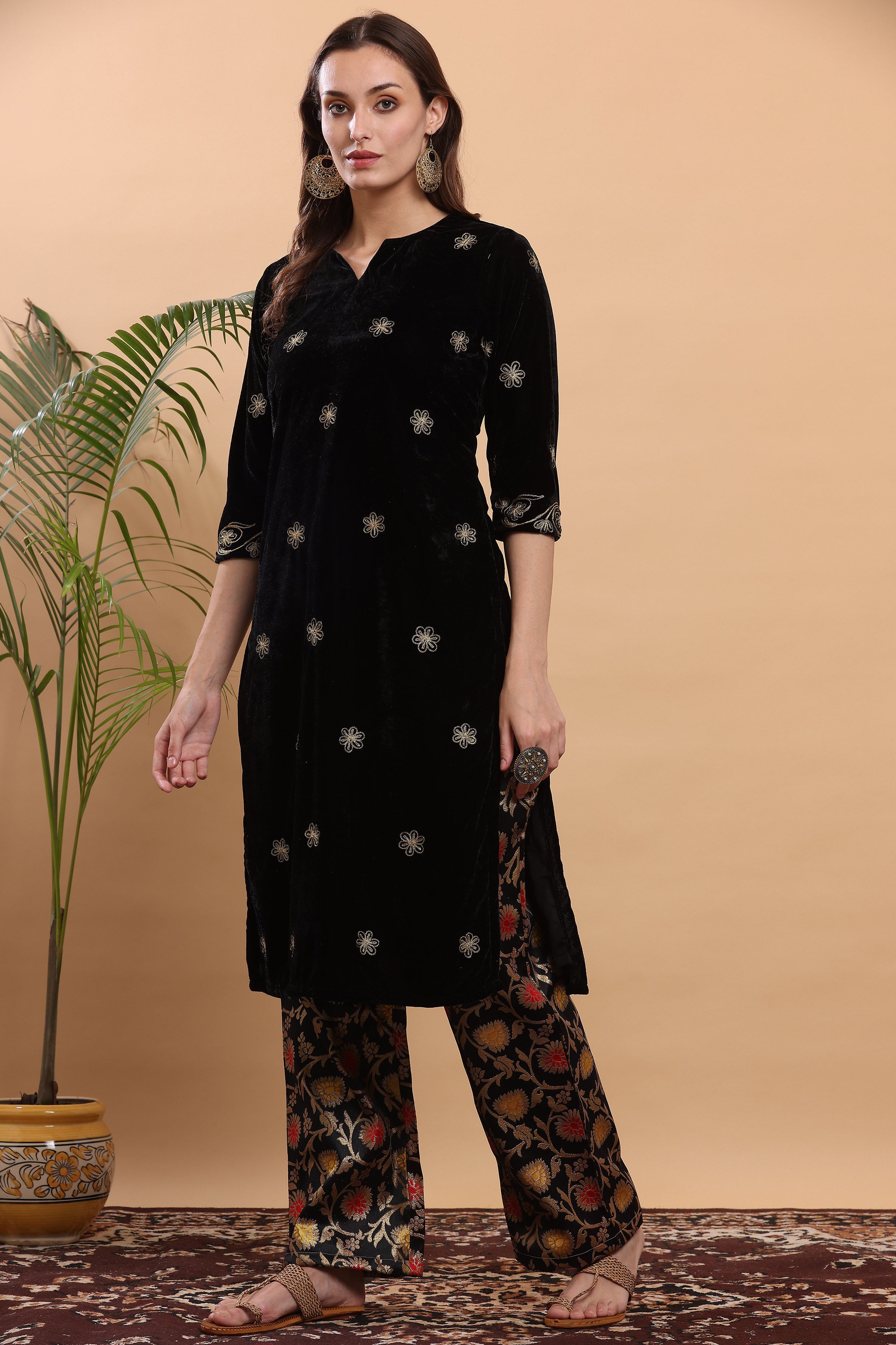 Kaanchie Nanggia Black Embroidered Kurta Pants (Set of 2)