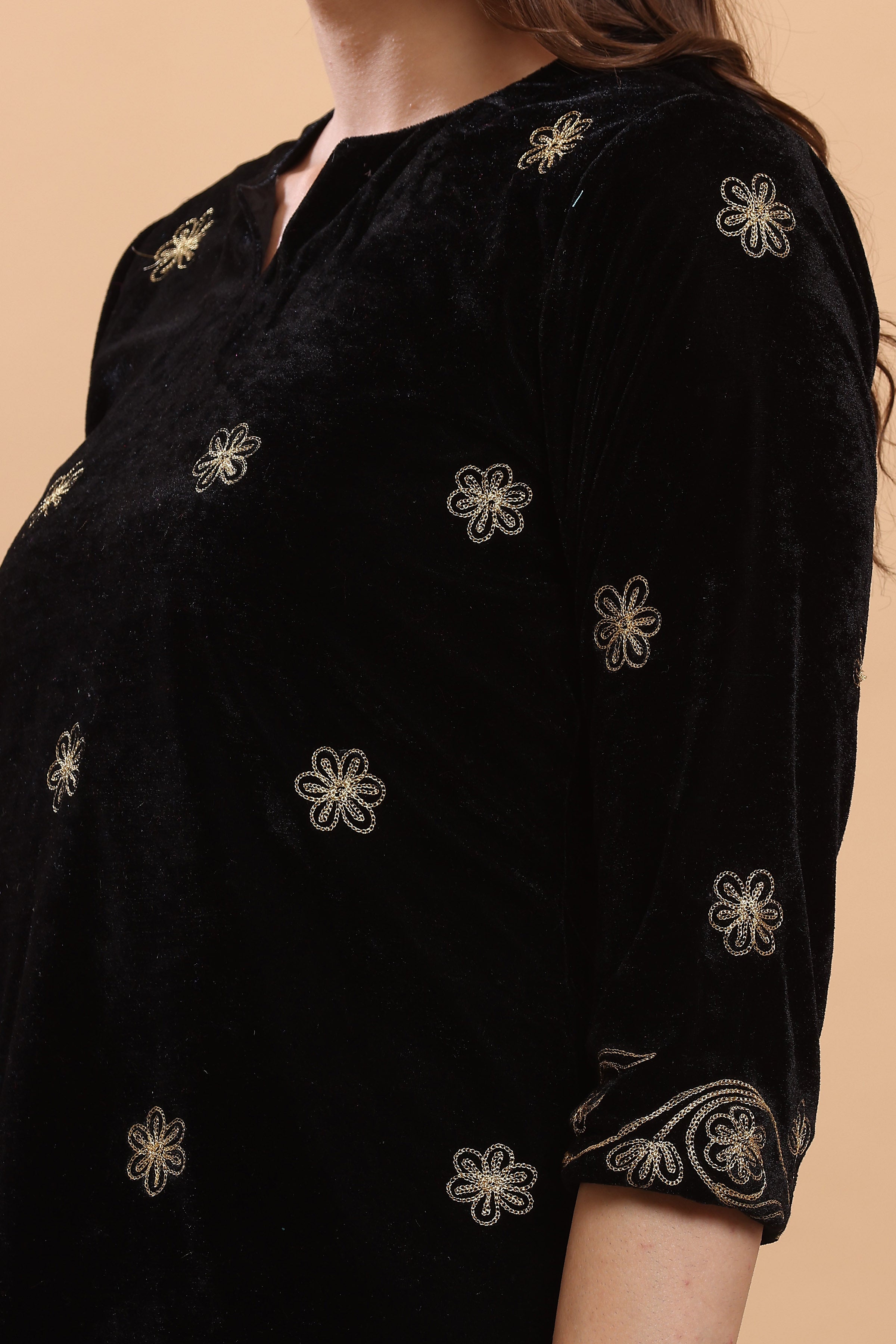 Kaanchie Nanggia Black Embroidered Kurta Pants (Set of 2)