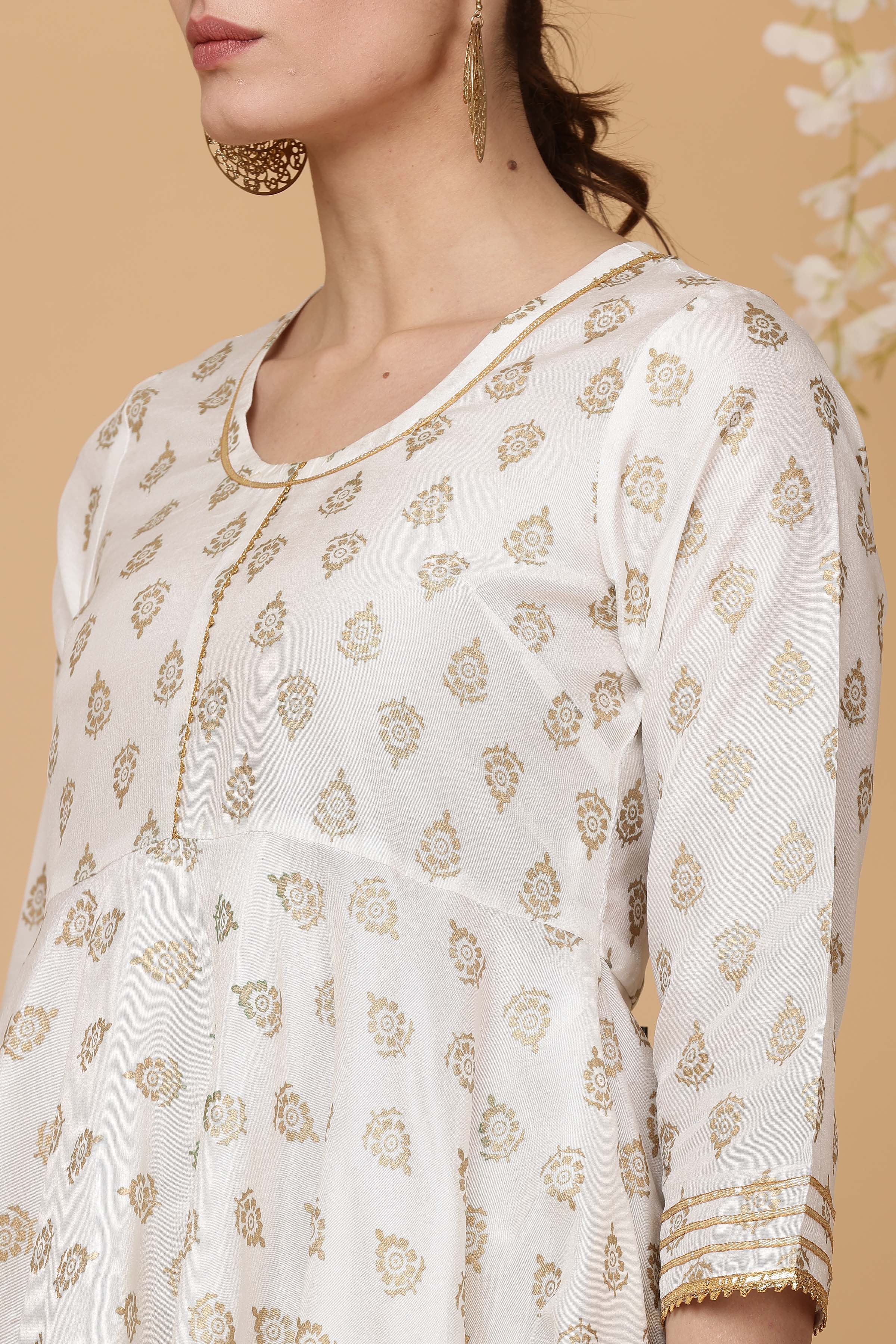 Kaanchie Nanggia White printed flayred kurta with chudidar