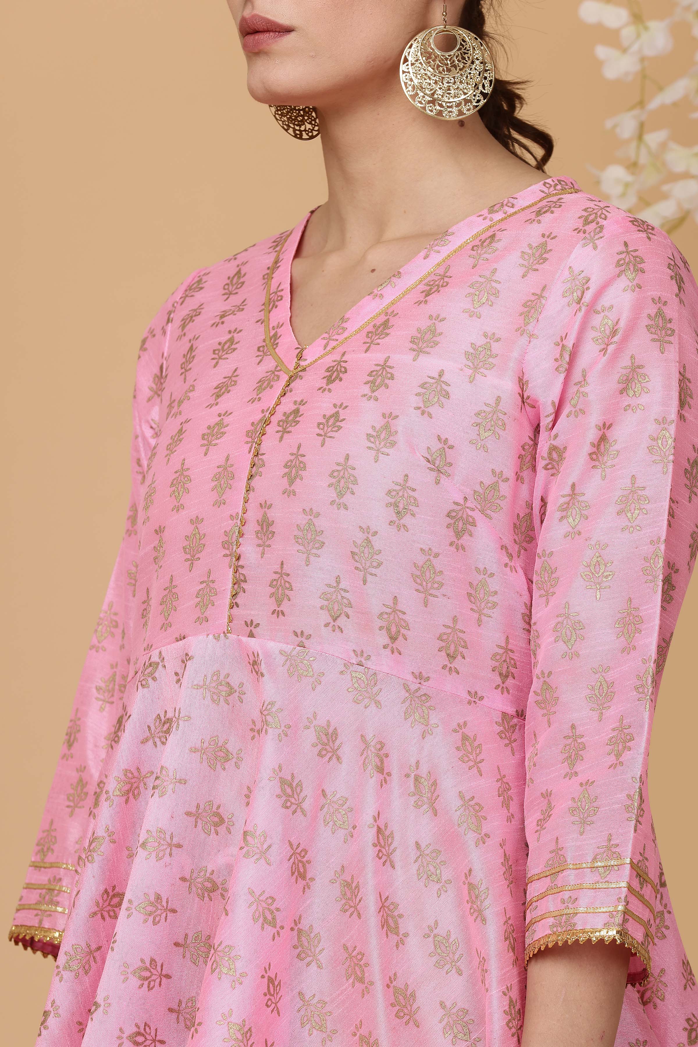 Kaanchie Nanggia Pink printed flayred kurta with chudidar