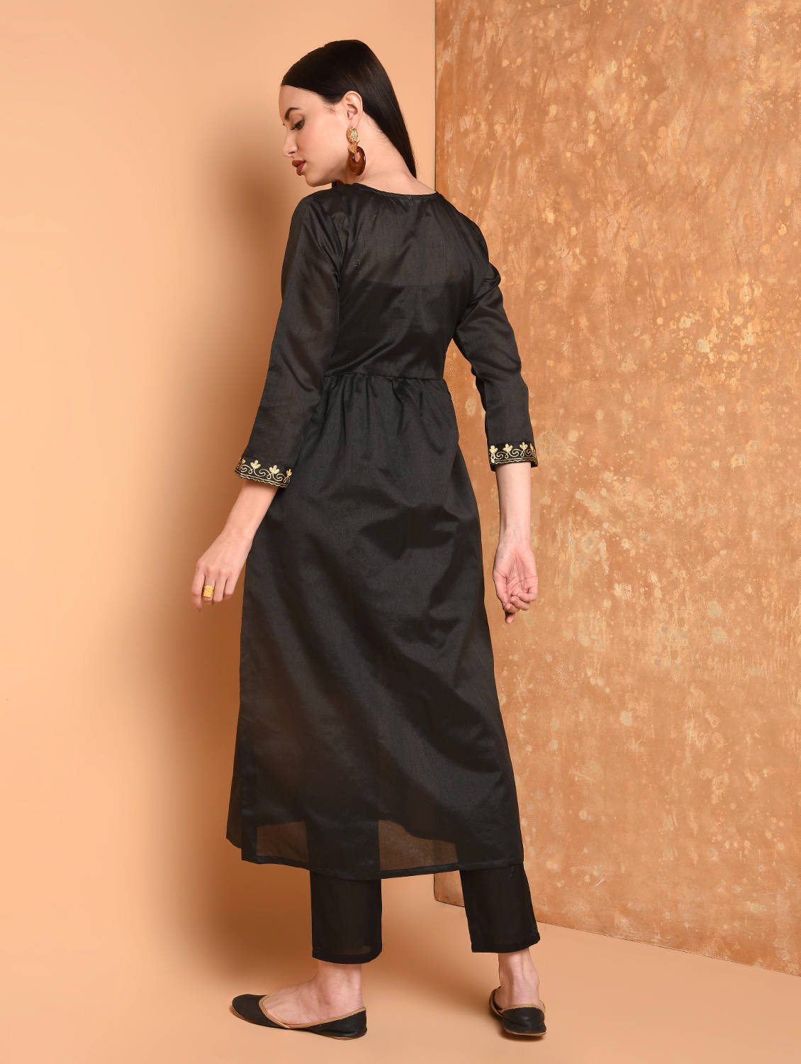 Kaanchie Nanggia Black Solid Straight Kurta With Pants (Set of 2)