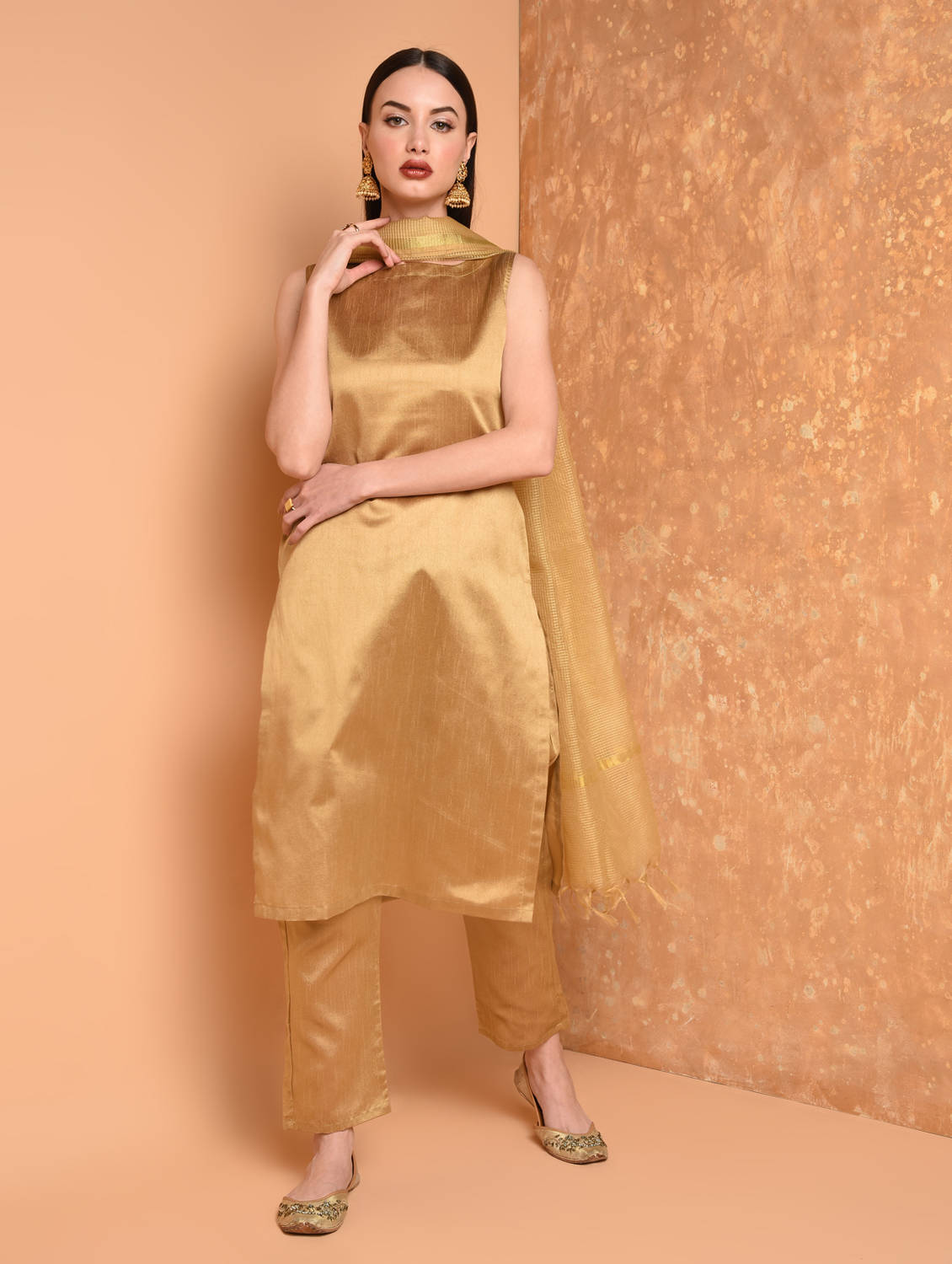 Kaanchie Nanggia Gold Solid Kurta And Pant With Dupatta (Set of 3)