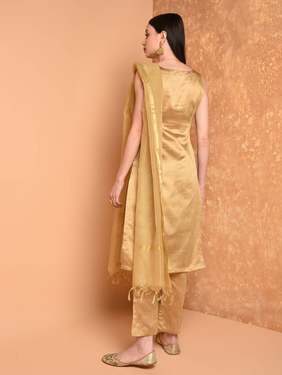 Kaanchie Nanggia Gold Solid Kurta And Pant With Dupatta (Set of 3)