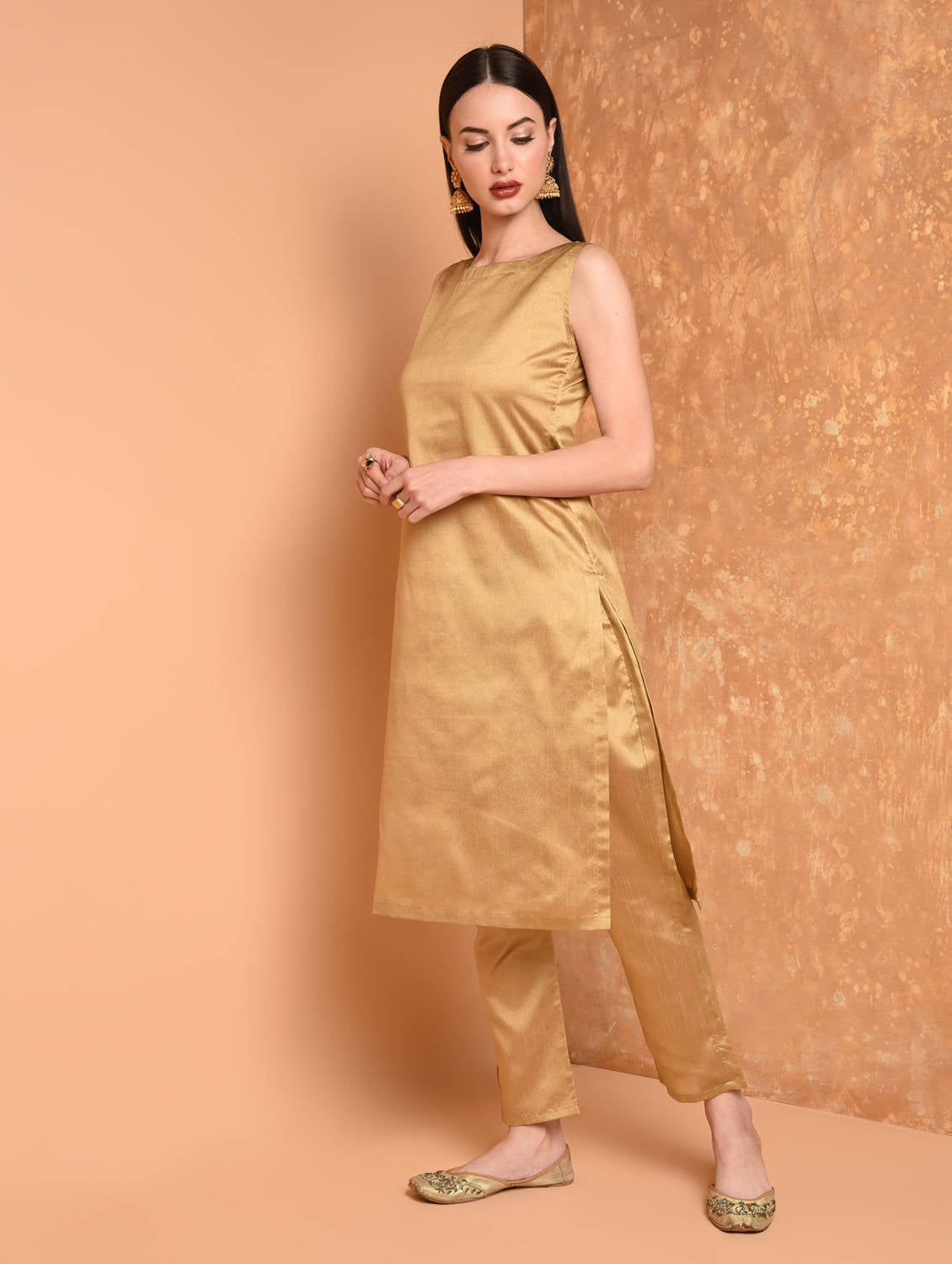 Kaanchie Nanggia Gold Solid Kurta And Pant With Dupatta (Set of 3)