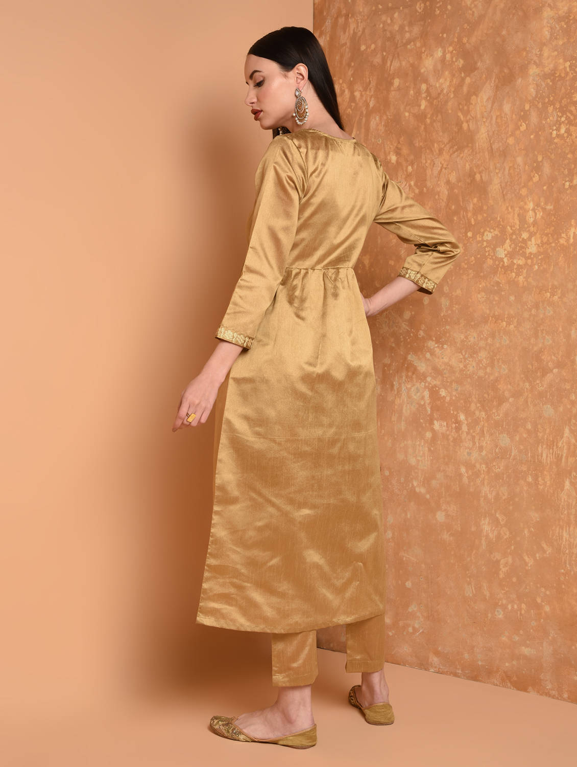 Kaanchie Nanggia Gold Solid Straight Kurta With Pant (Set of 2)