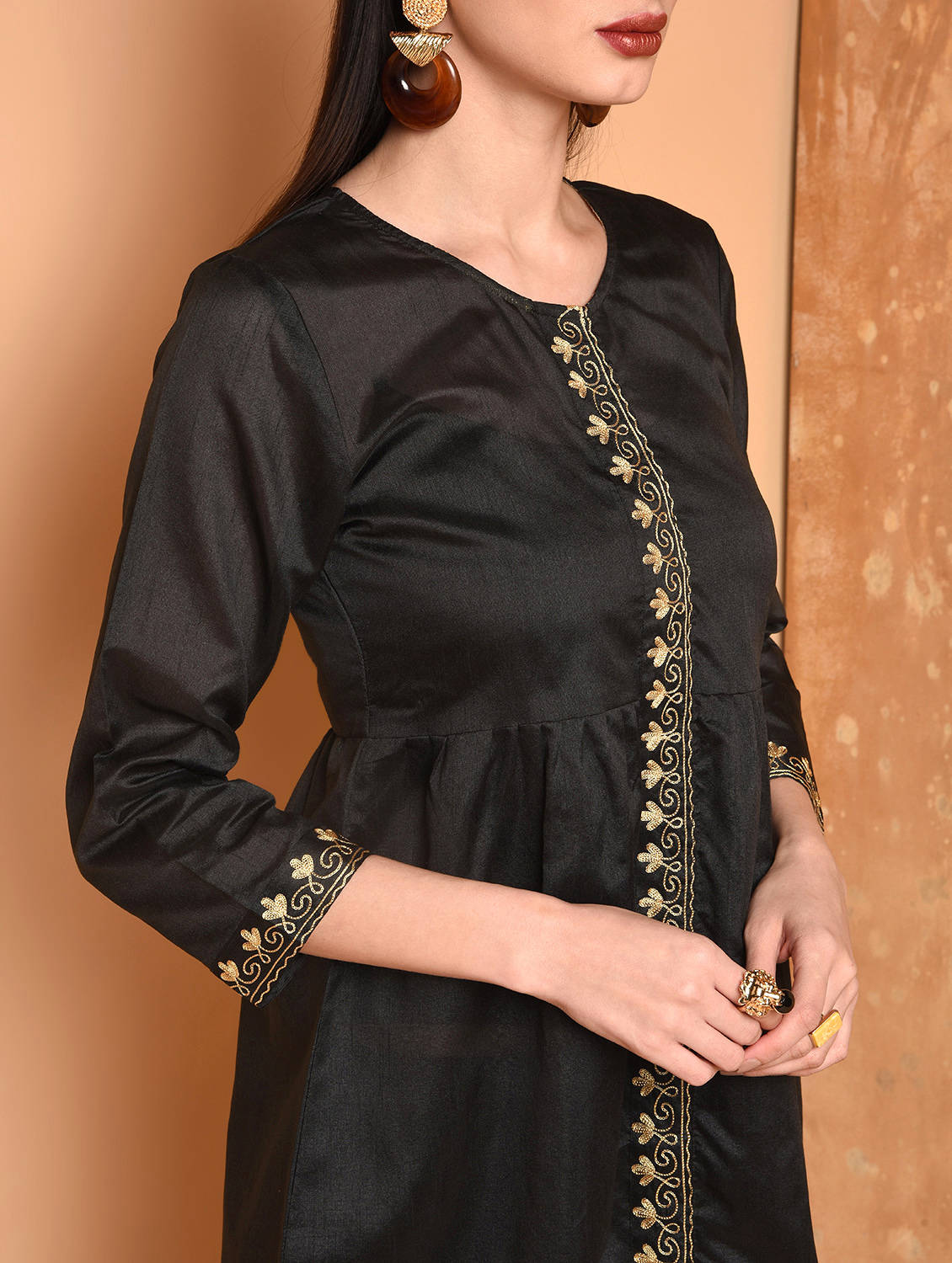 Kaanchie Nanggia Black Solid Straight Kurta With Pants (Set of 2)