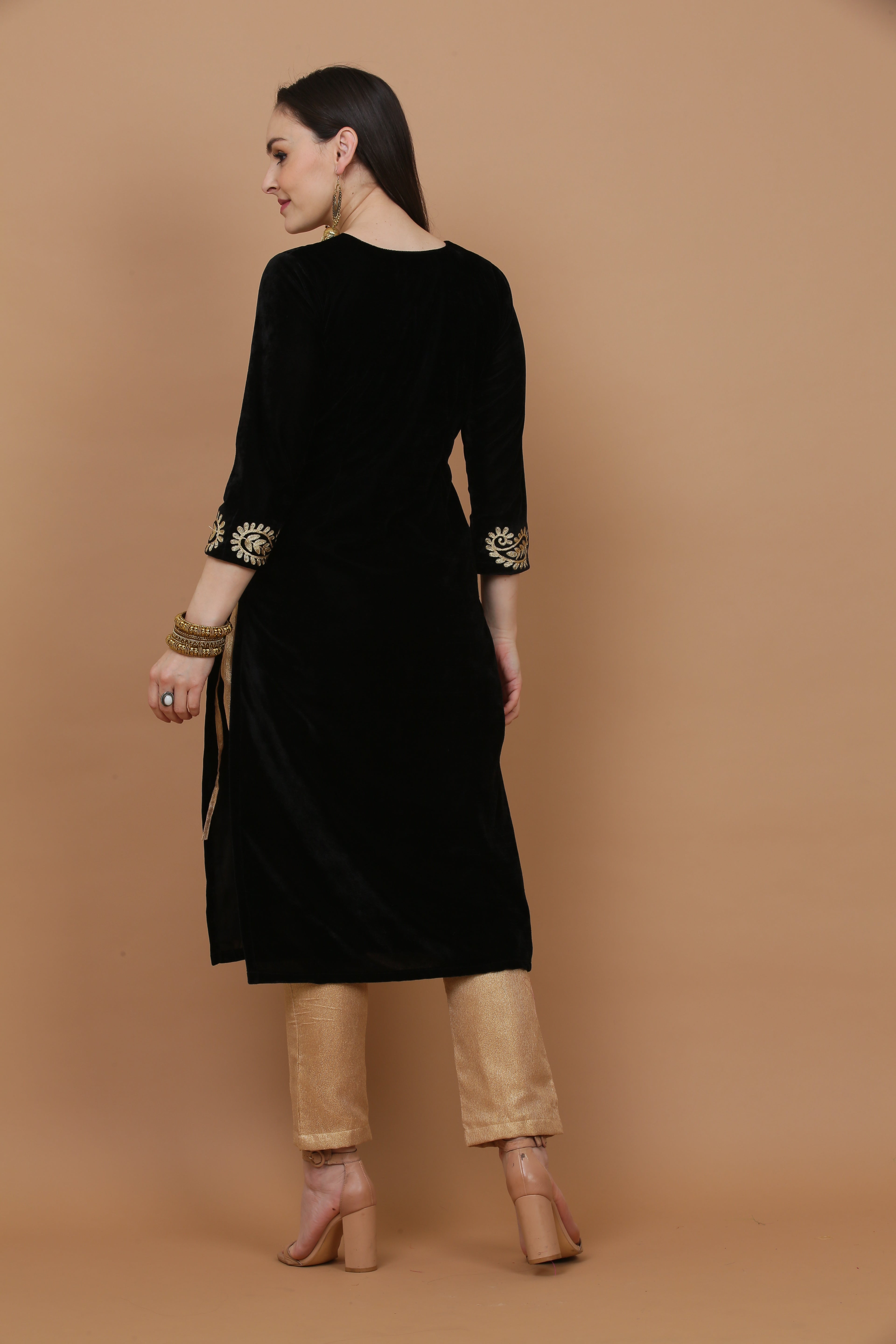 Kaanchie Nanggia Black Embroidered Kurta And Pant (Set of 2)